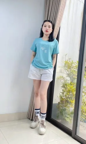 Áo thun nữ cổ tròn VARIO in hình, dáng slimfit vải cotton dày thấm hút mồ hôi VT23-05