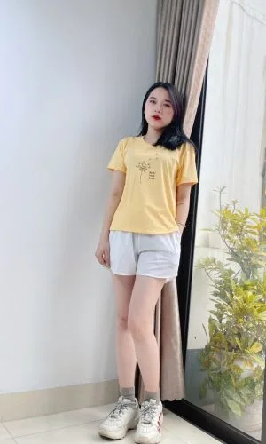 Alternative view of Áo thun nữ cổ tròn VARIO in hình, dáng slimfit vải cotton dày thấm hút mồ hôi VT23-05
