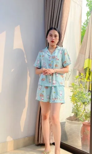 Bộ Pyjama lụa hàn VARIO mặc nhà in hình con giống áo ngắn  quần short phối viền VB23-17