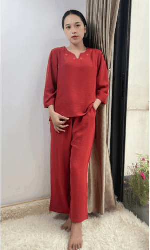 Bộ đũi nhăn trung tuổi thu đông nữ VARIO, cổ cách điệu thêu hoa, tay lỡ quần dài VB22-08