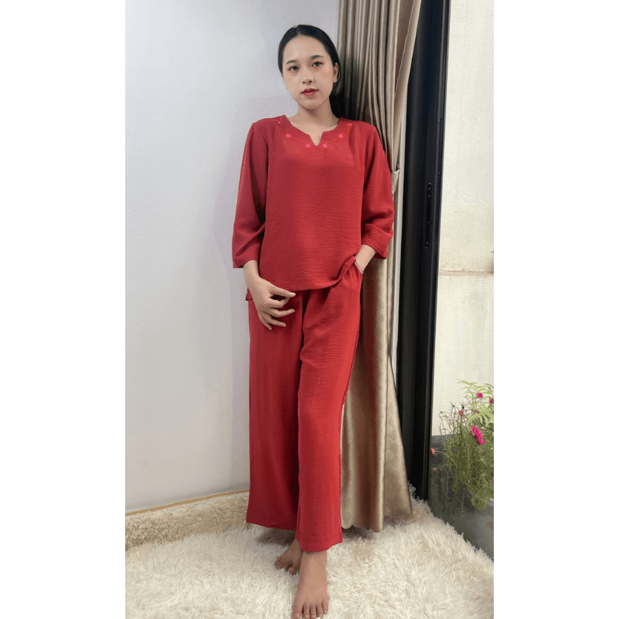 Bộ đũi nhăn trung tuổi thu đông nữ VARIO, cổ cách điệu thêu hoa, tay lỡ quần dài VB22-08