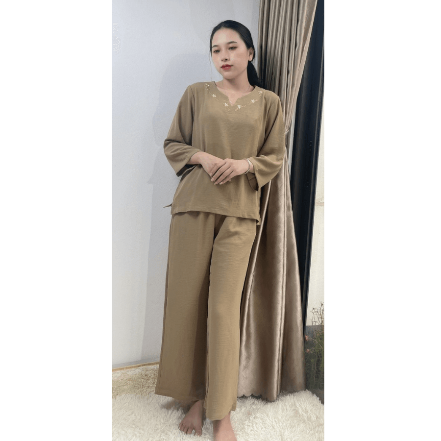 Bộ đũi nhăn trung tuổi thu đông nữ VARIO, cổ cách điệu thêu hoa, tay lỡ quần dài VB22-08 - Ảnh 6