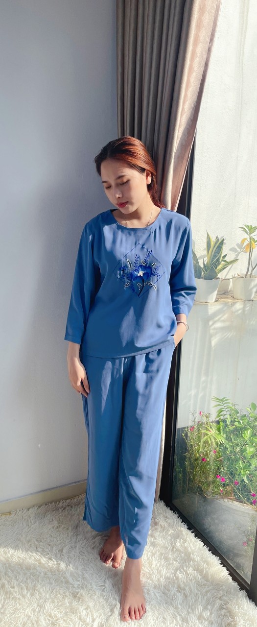 Bộ đũi lụa nữ trung tuổi VARIO cotton họa tiết thêu tinh tế VB22-09 - Ảnh 6