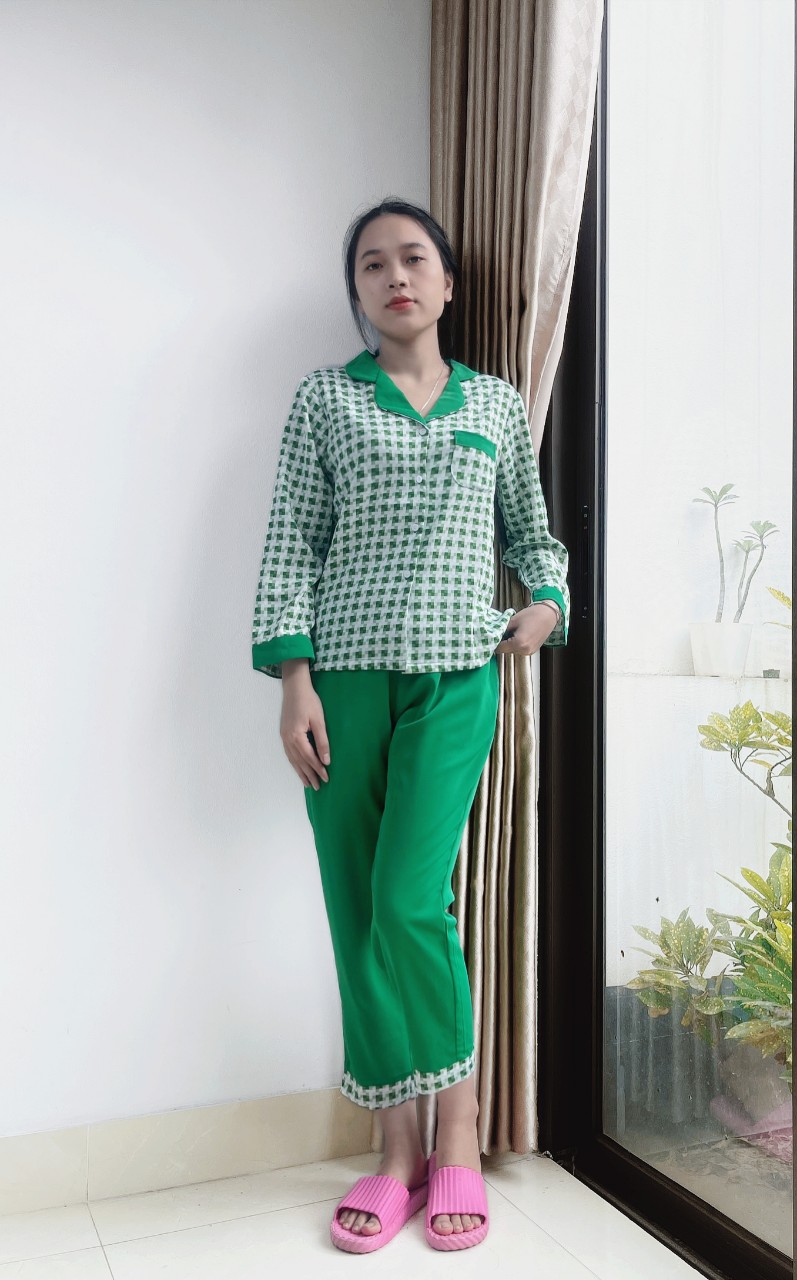 Bộ Pyjama lụa mặc nhà in 3D áo dài quần dài phối viền VB23-03 - Ảnh 4