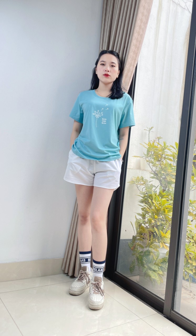 Áo thun nữ cổ tròn VARIO in hình, dáng slimfit vải cotton dày thấm hút mồ hôi VT23-05