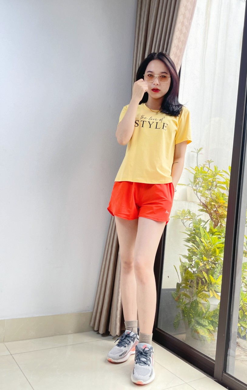 Áo thun nữ cổtròn VARIO, dáng slimfit vải cotton dày in chữ phong cách Hàn Quốc VT23-03