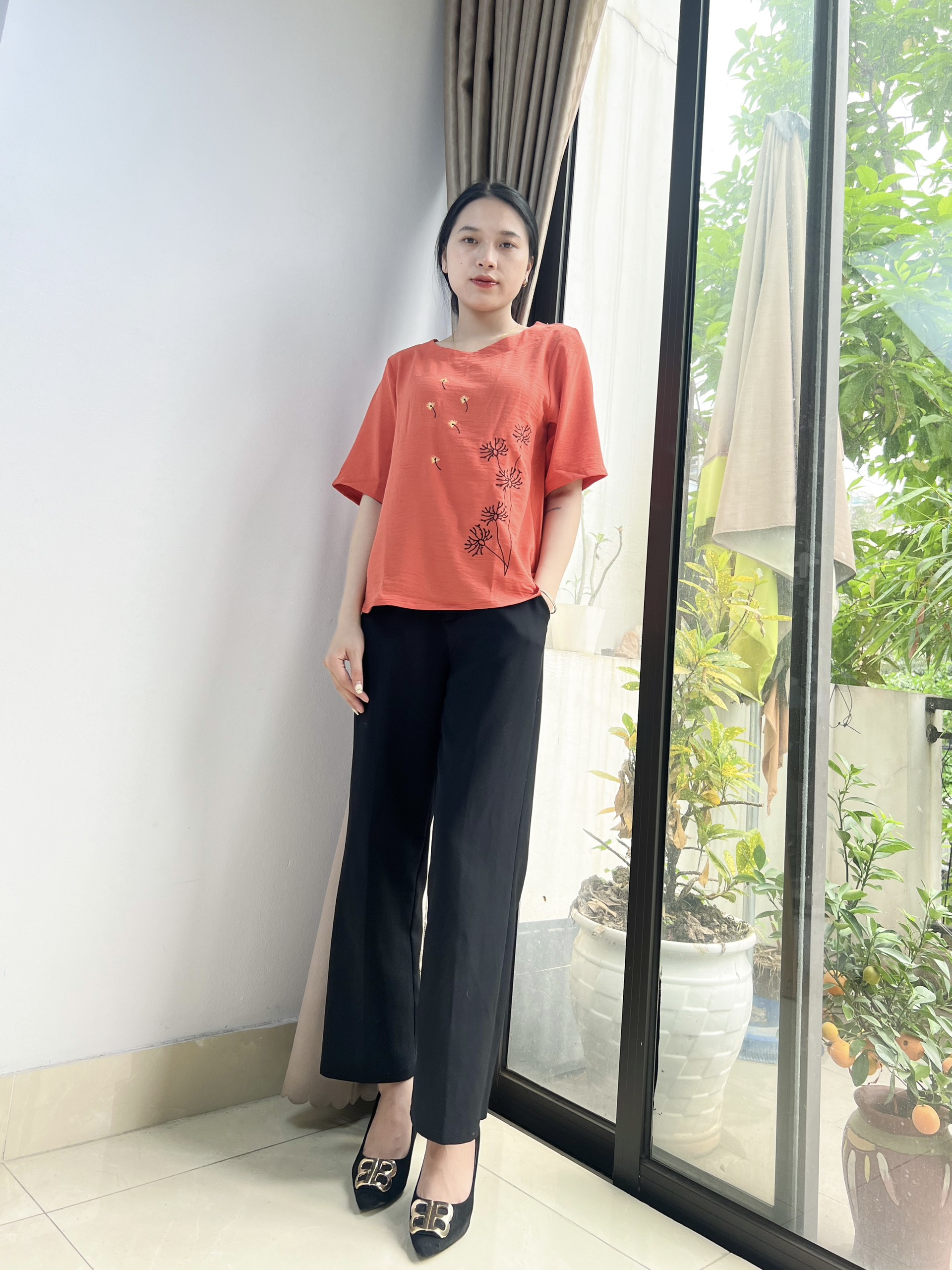 Áo trung niên nữ VARIO vải linen thêu hoa VT23-08 - Ảnh 2