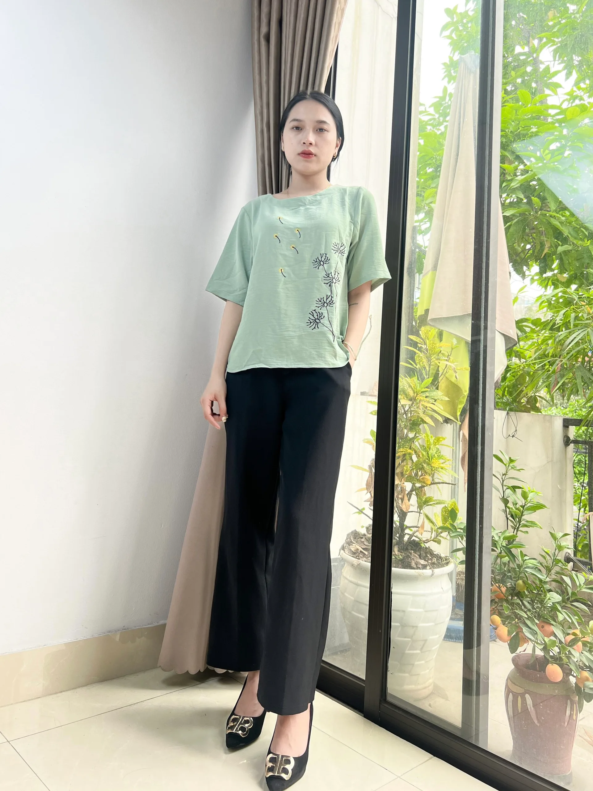 Áo trung niên nữ VARIO vải linen thêu hoa VT23-08