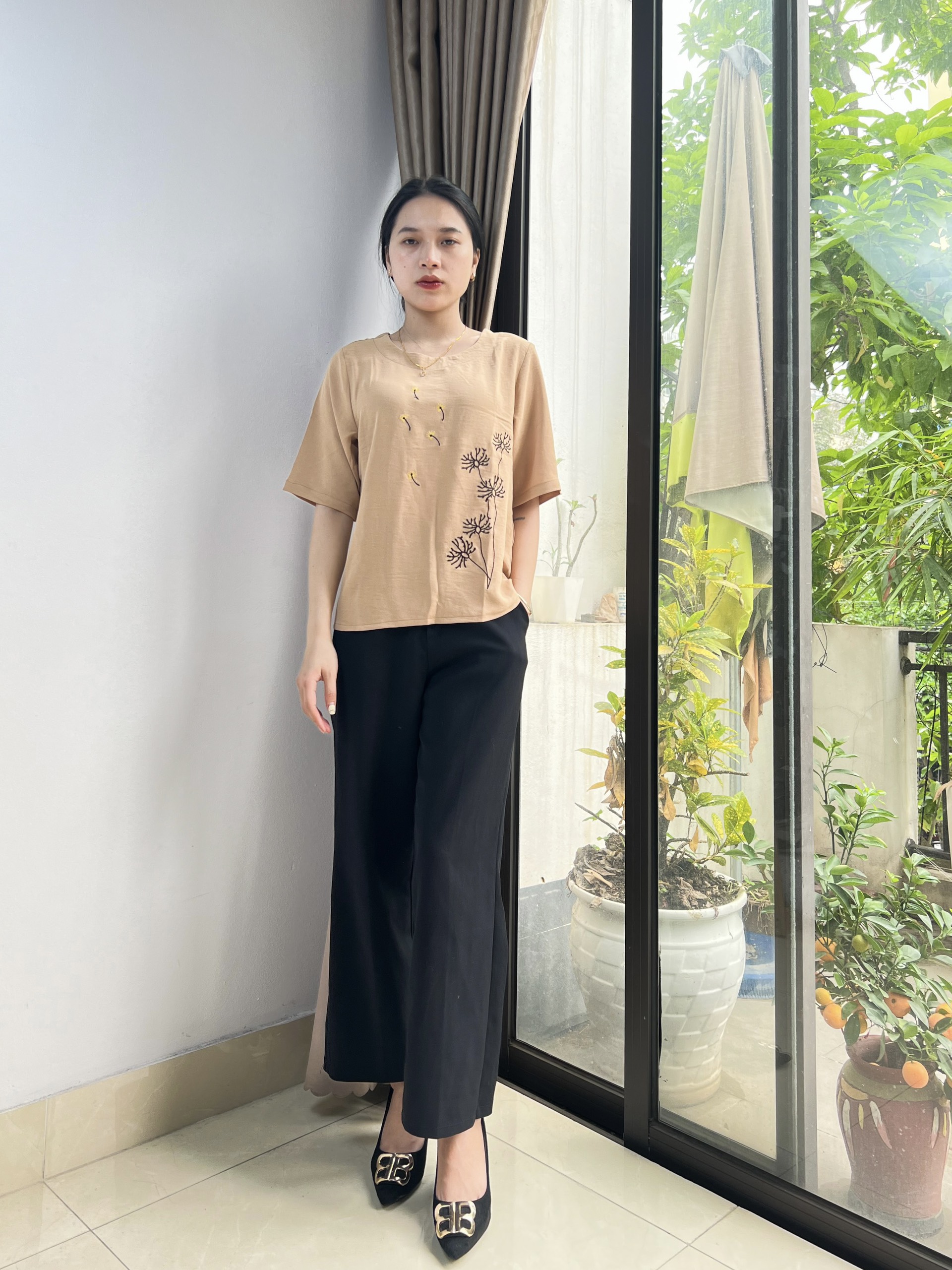 Áo trung niên nữ VARIO vải linen thêu hoa VT23-08 - Ảnh 4