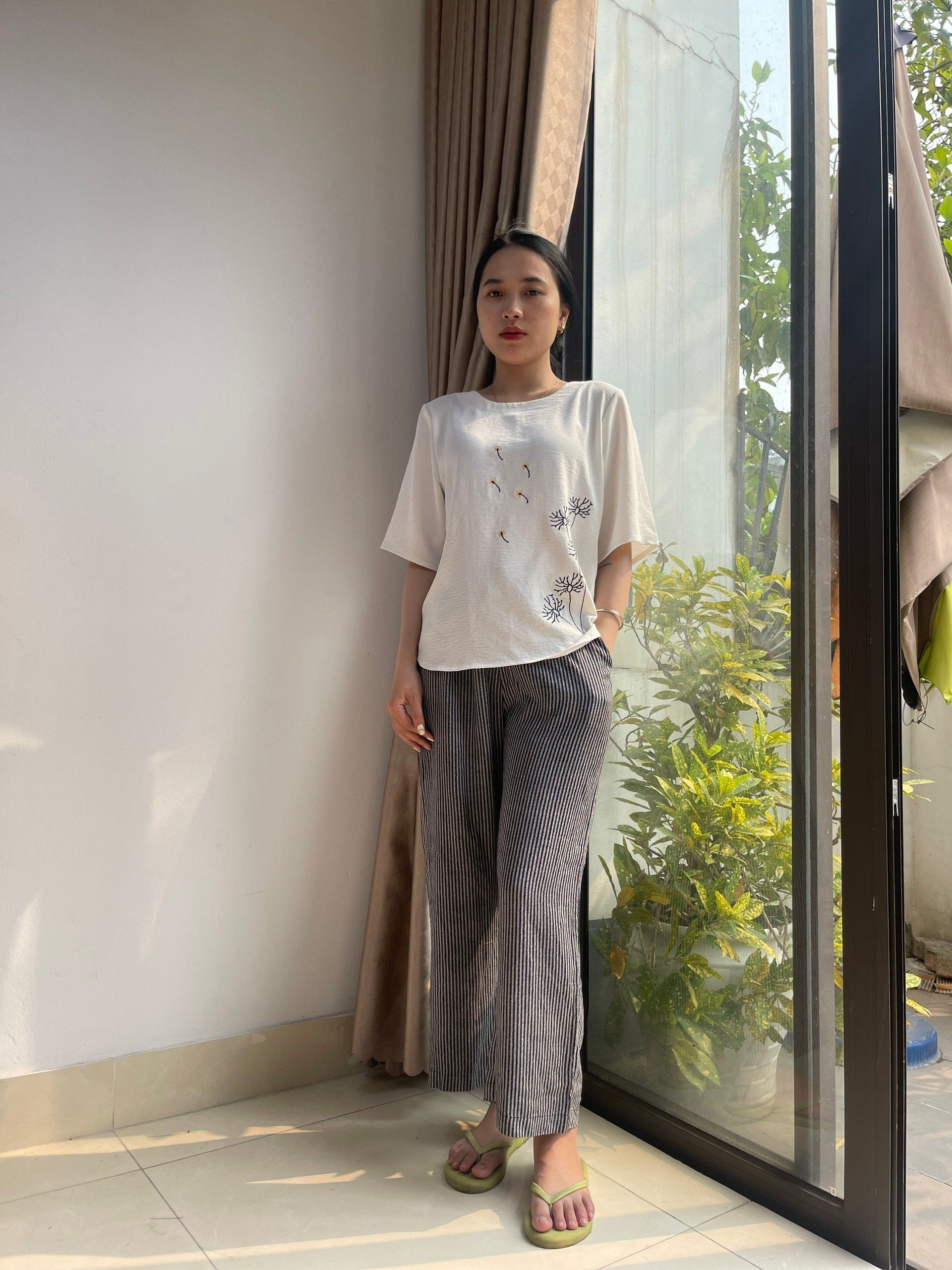 Áo trung niên nữ VARIO vải linen thêu hoa VT23-08 - Ảnh 5