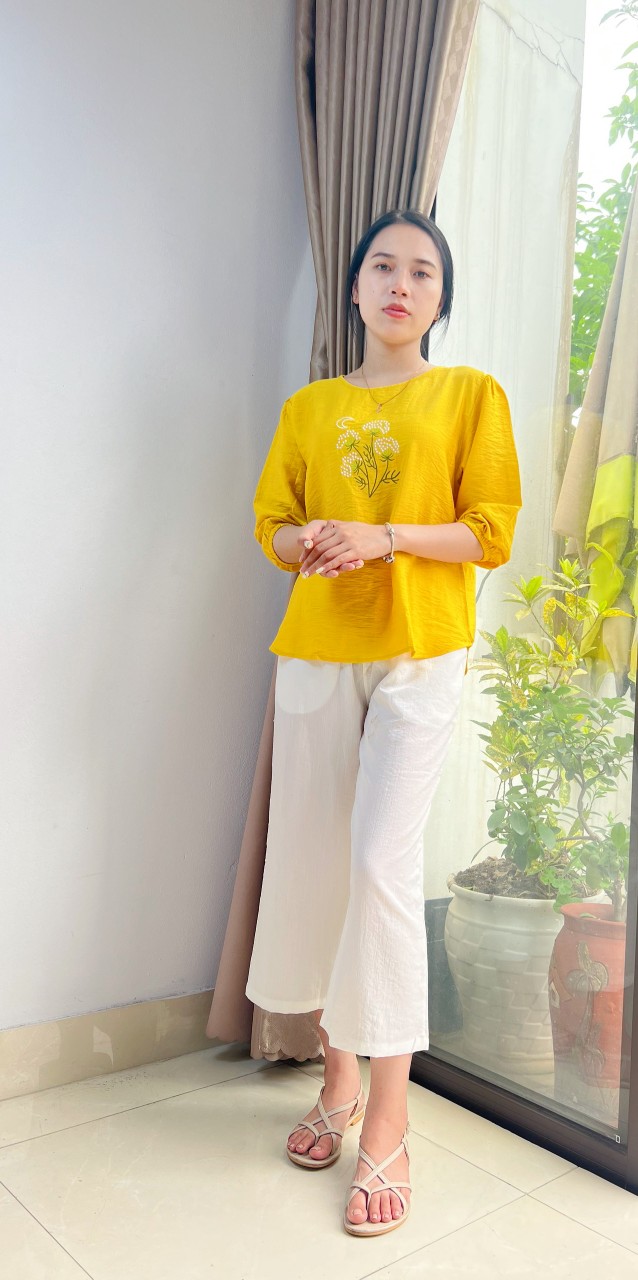 Áo kiểu nữ VARIO họa tiết thêu hoa tay lỡ dành cho chị em u40 vải đũi tơ mềm mịn VT23-09